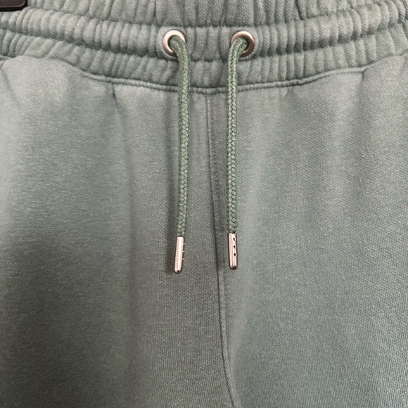 The North Face women’s Evolution Forest Green Wide Leg Fleece Sweatpant Joggers - Picture 3 of 5